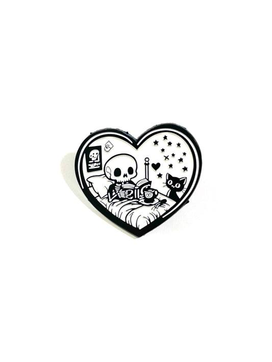 Skeleton Reading Heart pin (star wall)